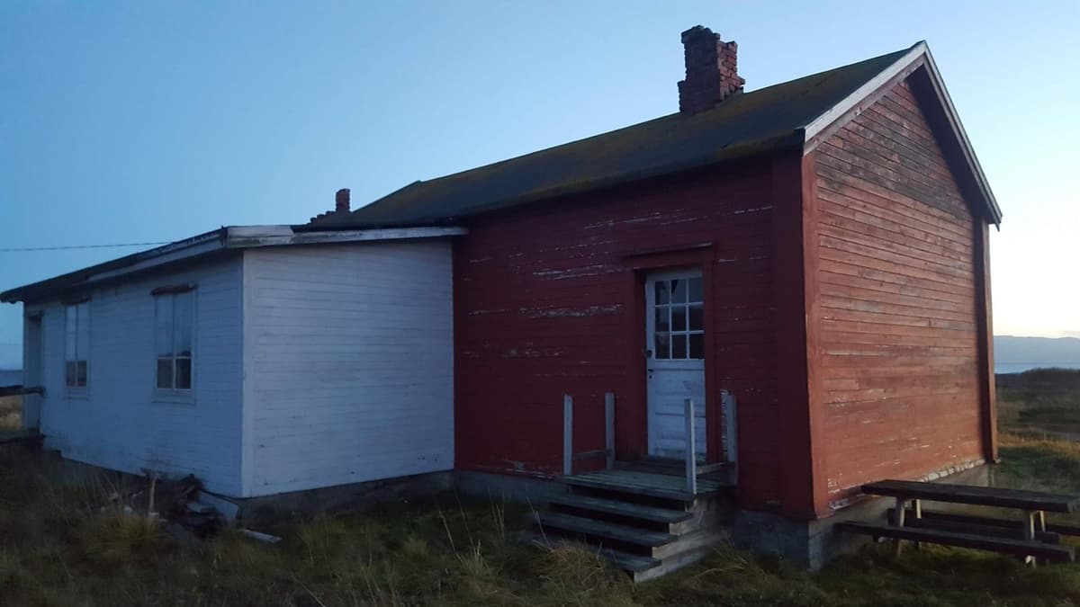 Baksiden av skolen før arbeidet startet